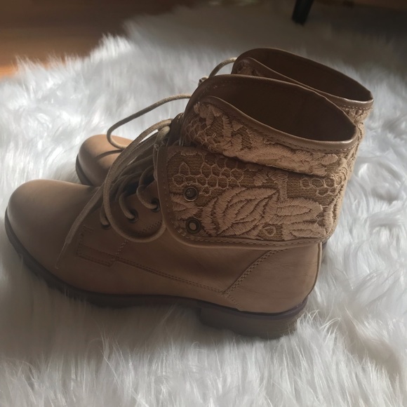 Women’s Lace Boots - Picture 7 of 8